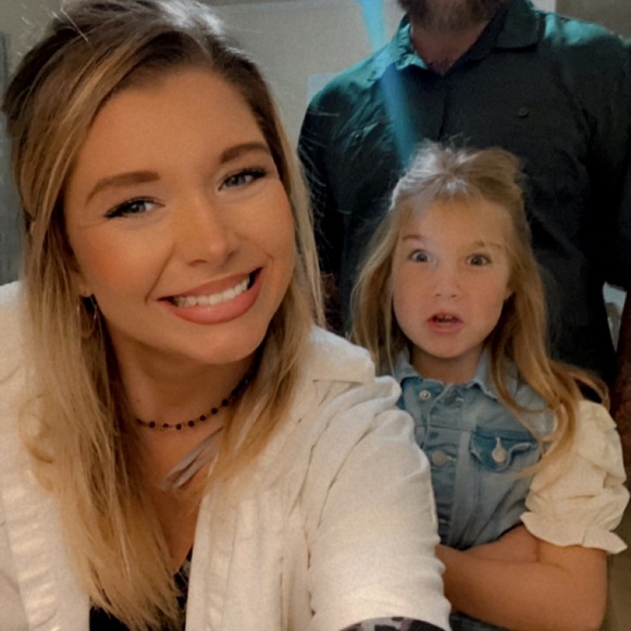 Hi there, I’m Kay! Okay, love ya bye! ✌🏼 - Picture 9 of 13